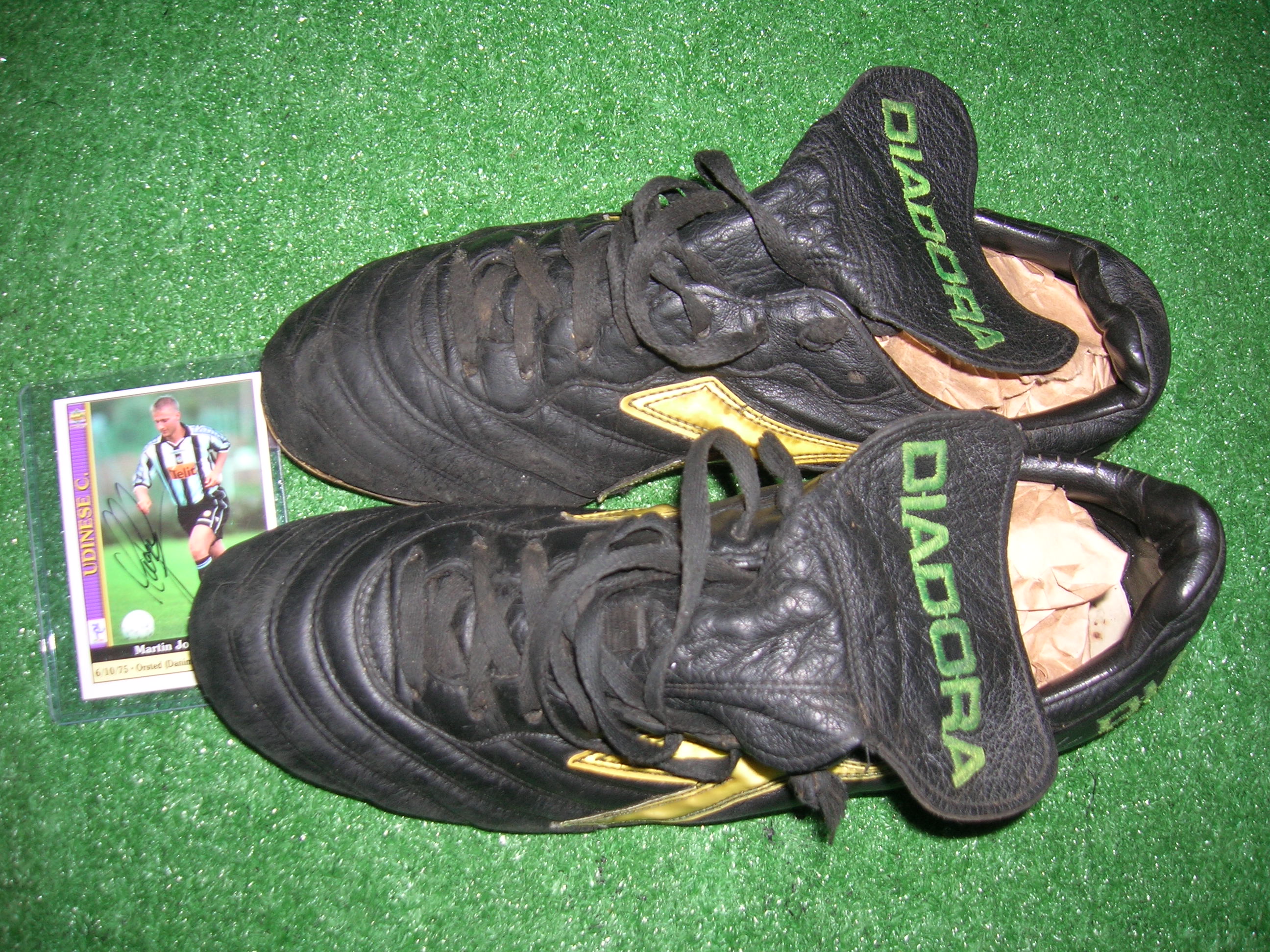 Jorgensen M.  le sue scarpe sono di due misure Udinese B